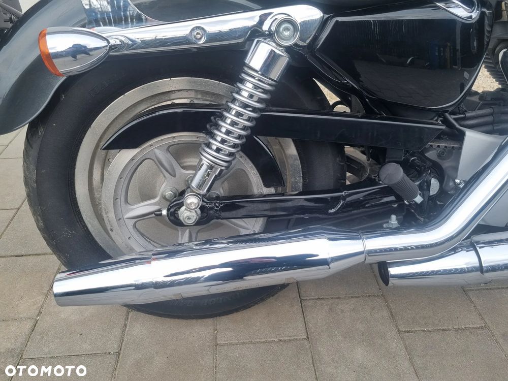 Harley-Davidson Sportster Custom 883C - 4