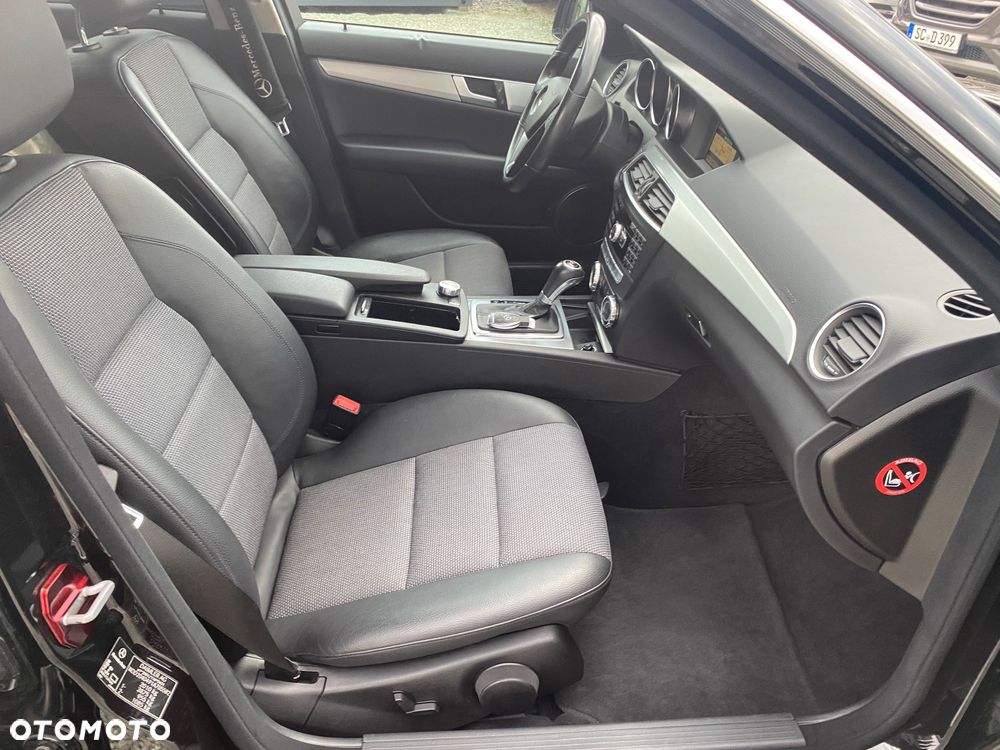 Mercedes-Benz Klasa C 180 CGI Automatik BlueEFFICIENCY Avantgarde - 28