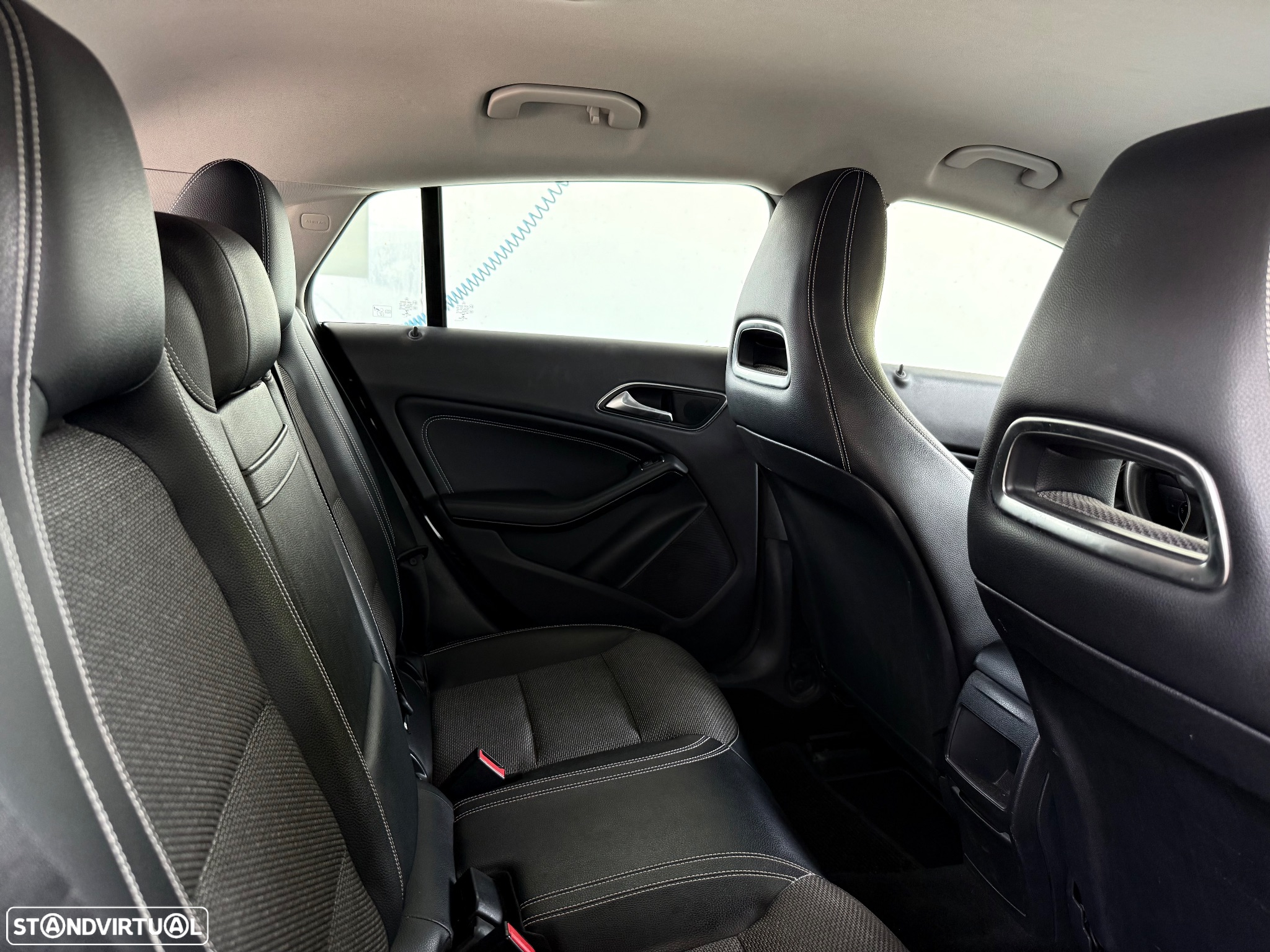 Mercedes-Benz CLA 180 d Shooting Brake - 3