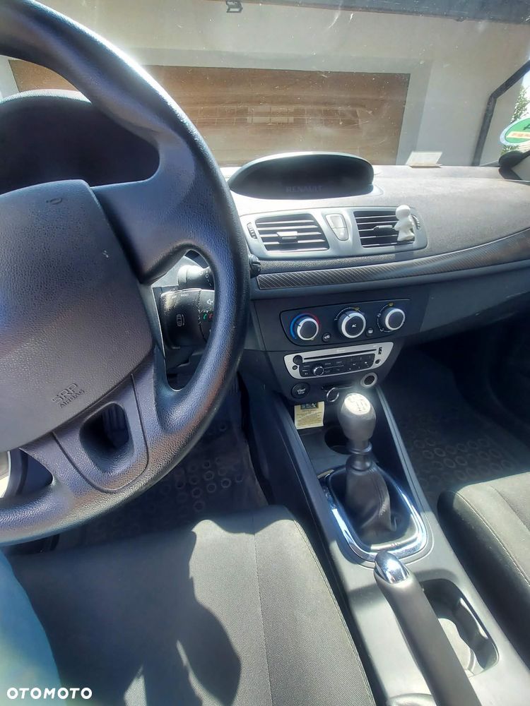 Renault Megane dCi 110 FAP Paris - 9