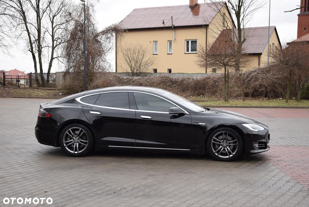 Tesla Model S - 11
