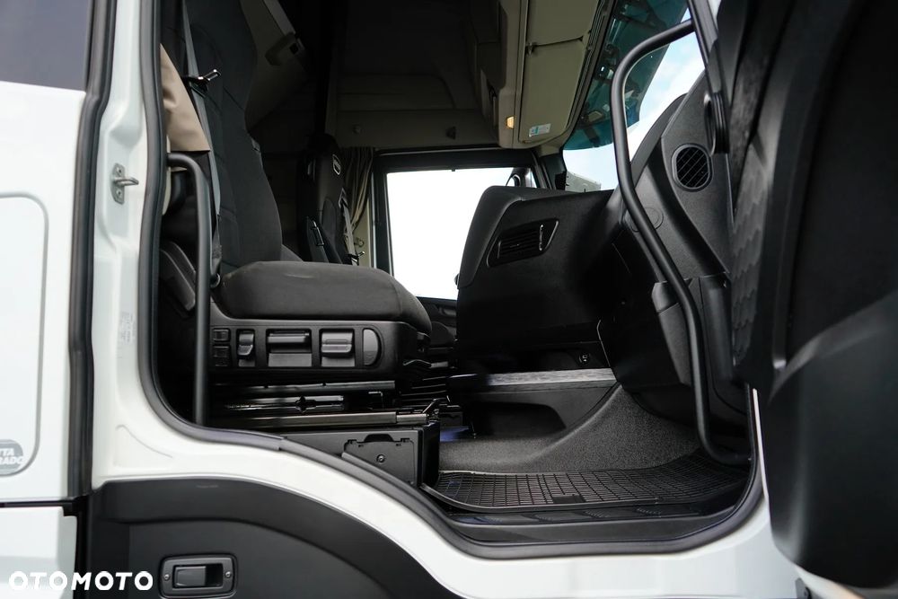 Iveco / S-WAY / 420 / E 6 / KONTENER + WINDA / 20 PALET / RETARDER / OŚ SKRĘTNA / ROLETA - 28