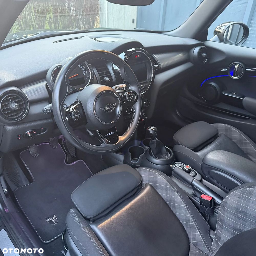 MINI Cooper Essential Trim - 12