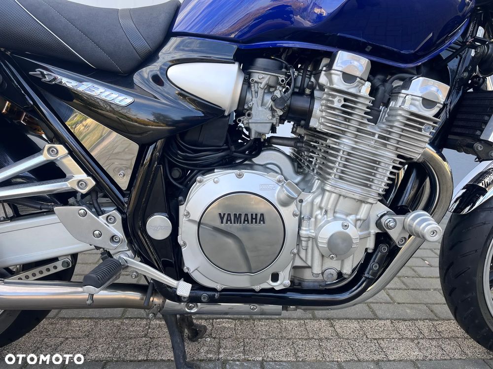 Yamaha XJR - 24