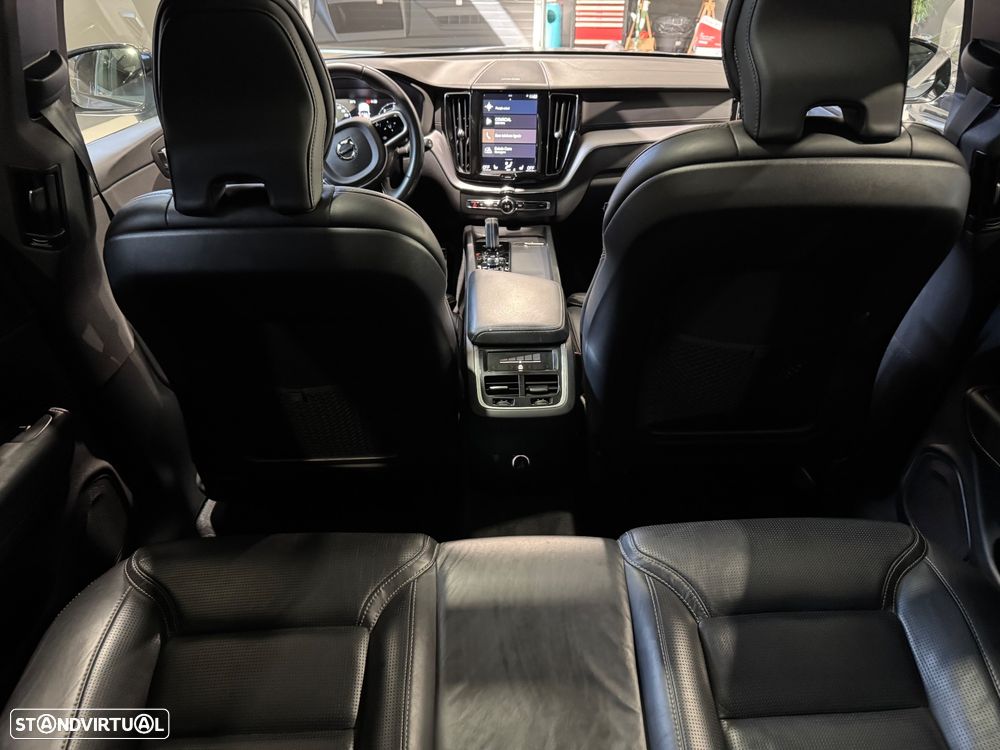 Volvo XC 60 2.0 B5 R-Design AWD - 23