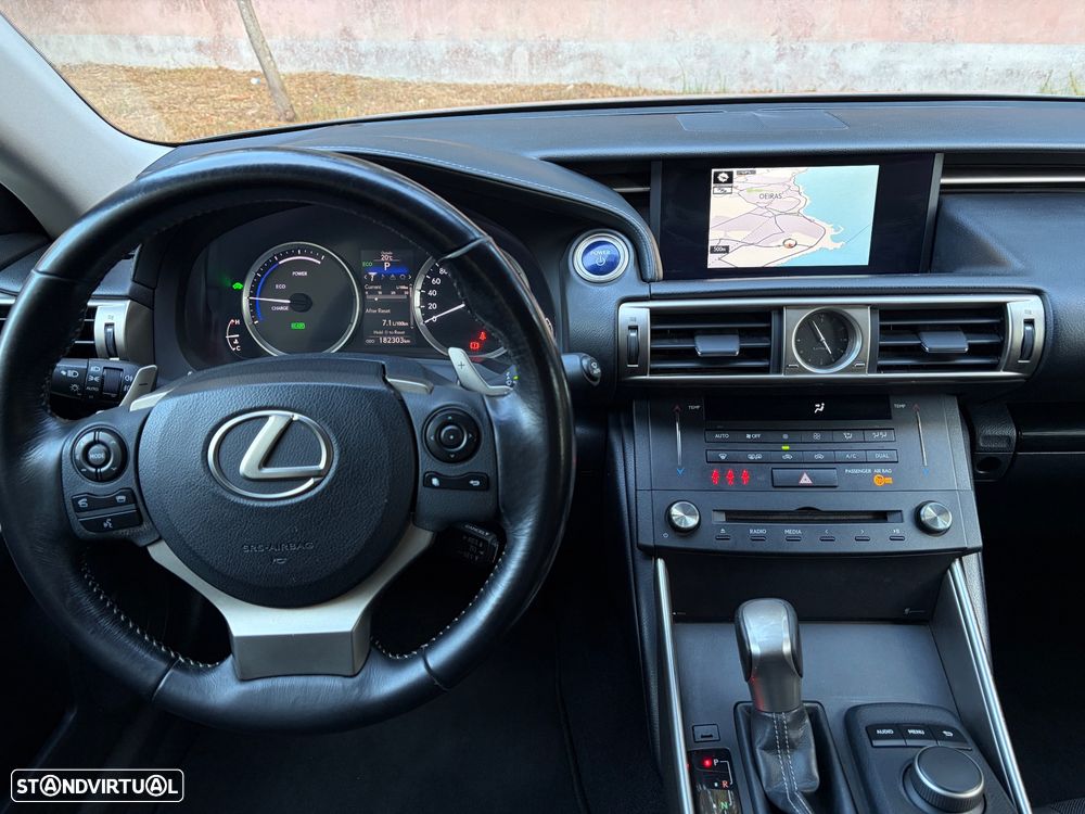 Lexus IS 300H Luxury - 16