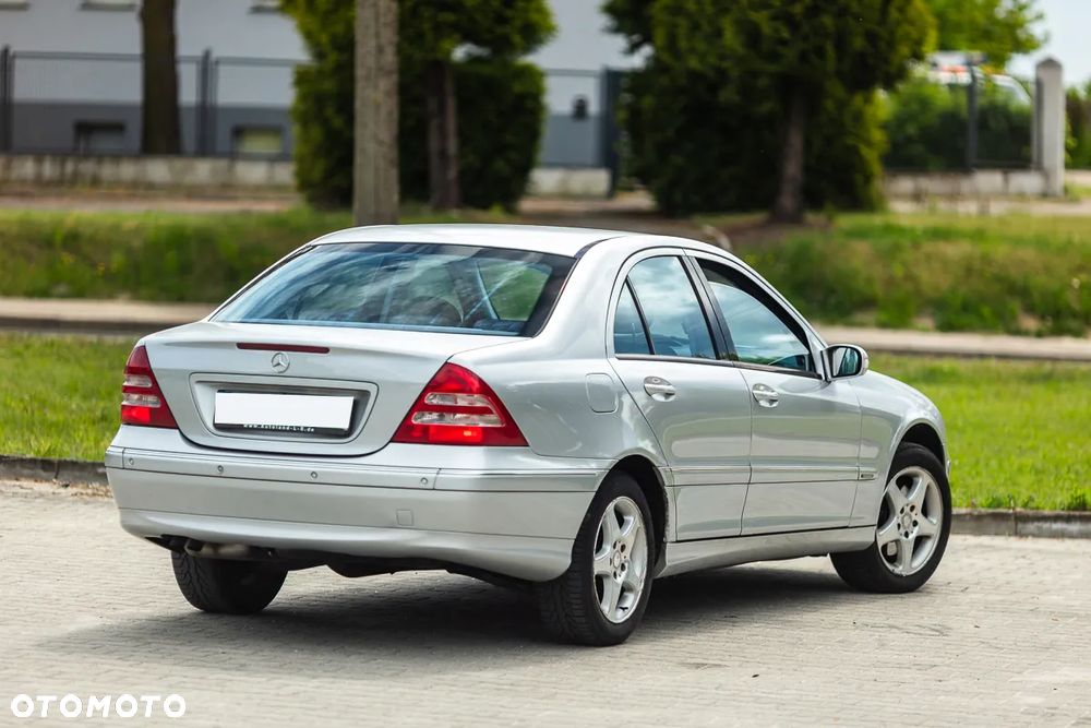 Mercedes-Benz Klasa C 240 Avantgarde Sport Edition - 12