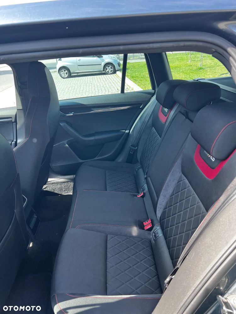 Skoda Octavia 2.0 TDI DSG RS - 24