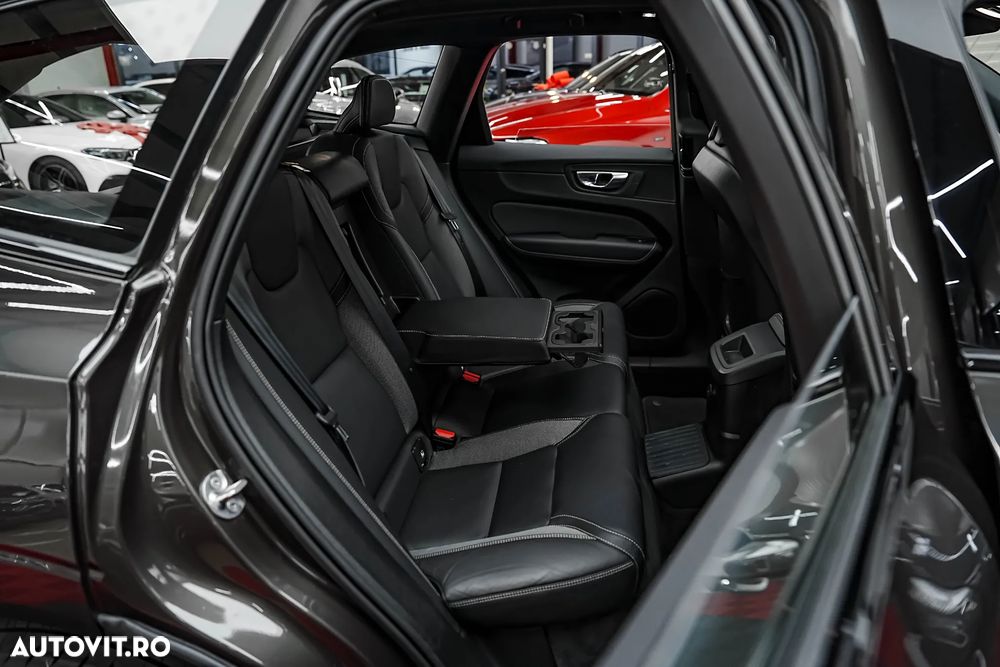 Volvo XC 60 Recharge T6 Twin Engine eAWD R-Design Expression - 12