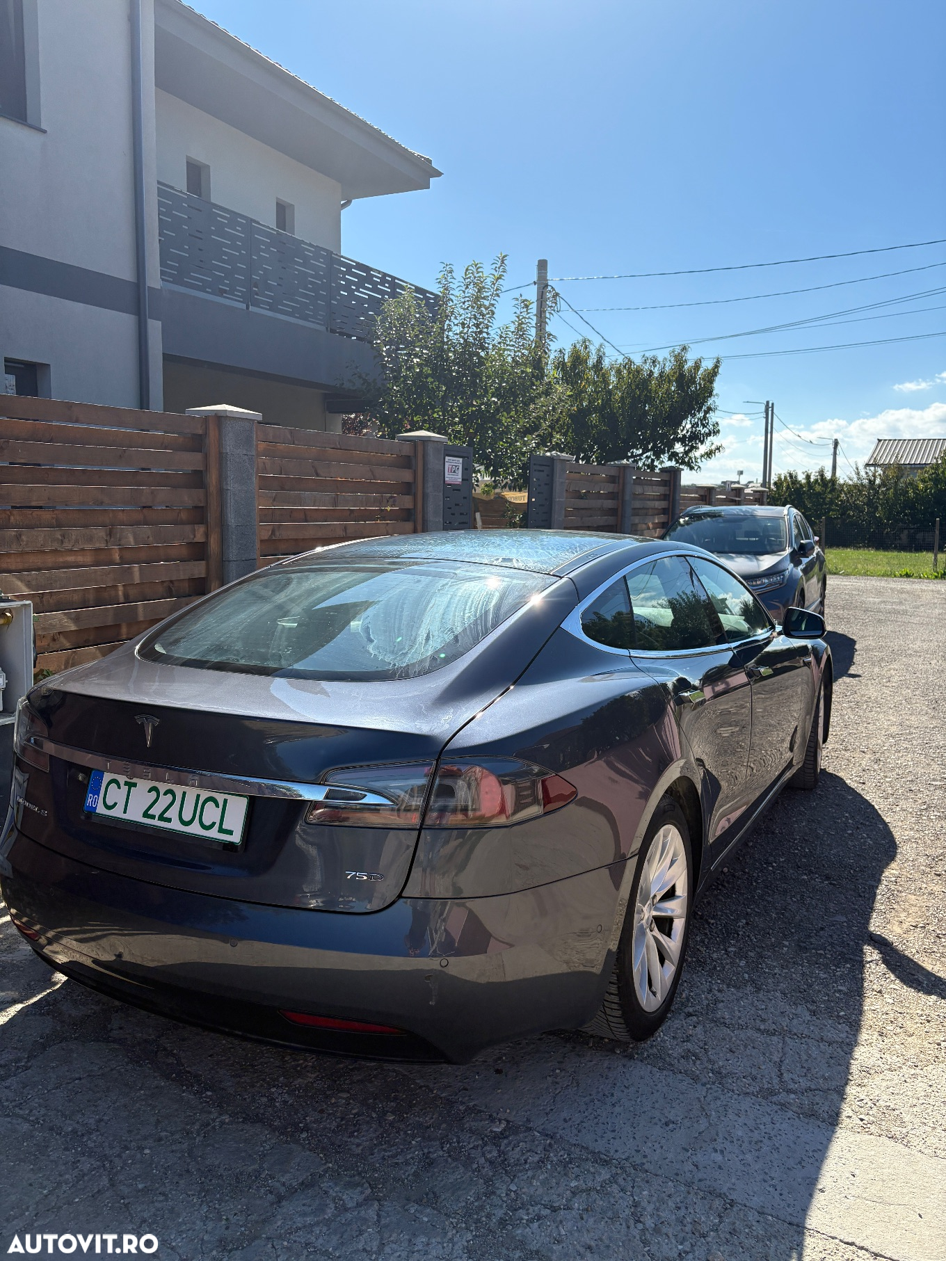 Tesla Model S - 5