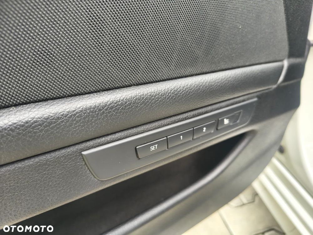 BMW Seria 5 525d xDrive Sport-Aut Luxury Line - 34