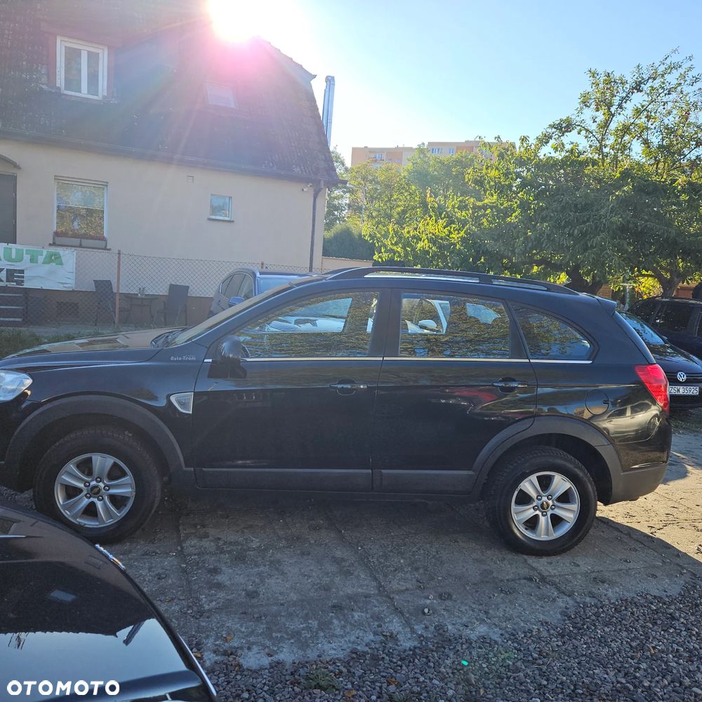 Chevrolet Captiva 2.4 LS 5os - 11
