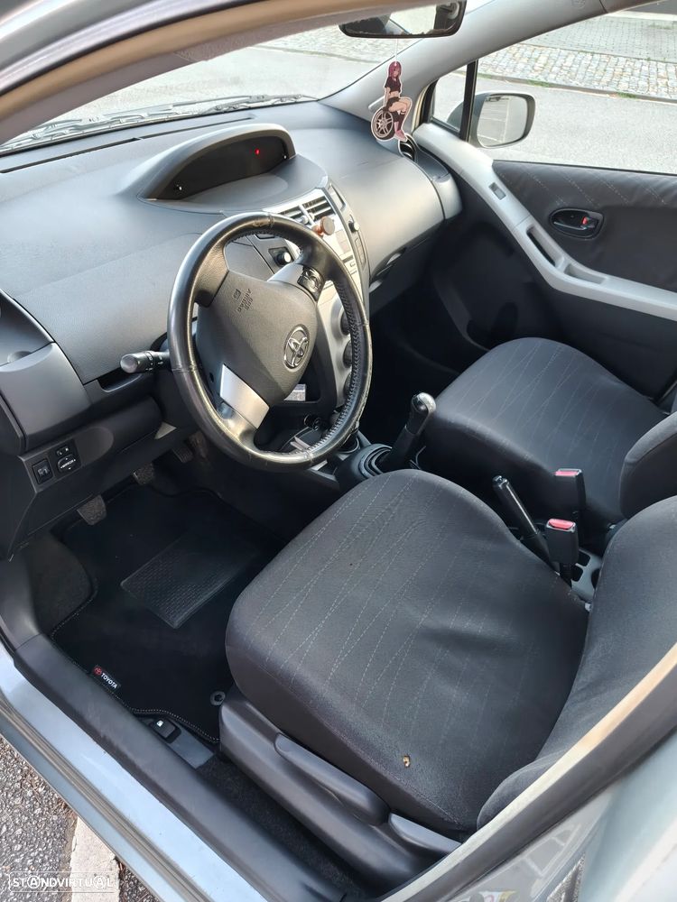 Toyota Yaris 1.0 VVT-i AC Manual - 7