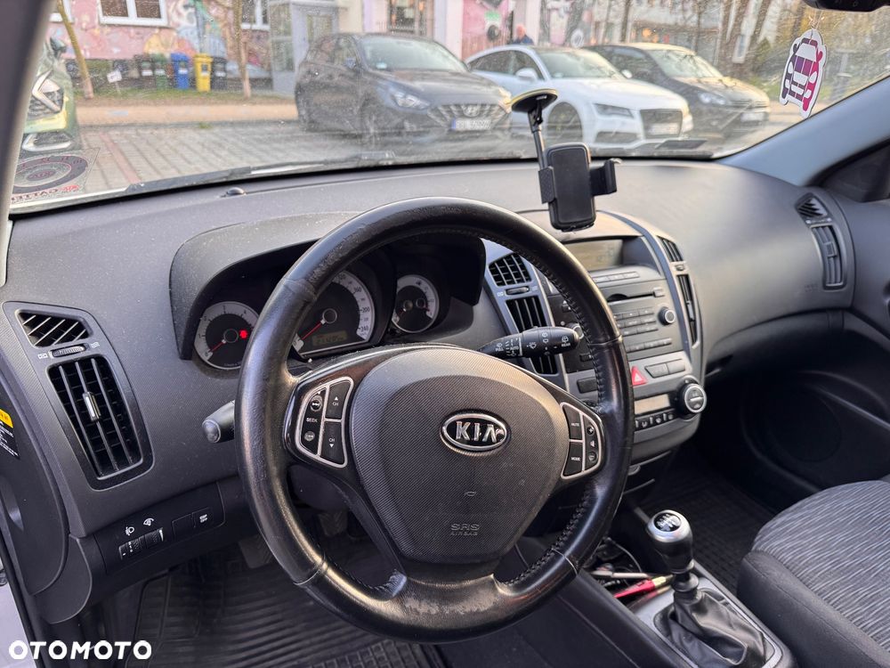 Kia Ceed 1.6 CRDi 90 Vision - 8