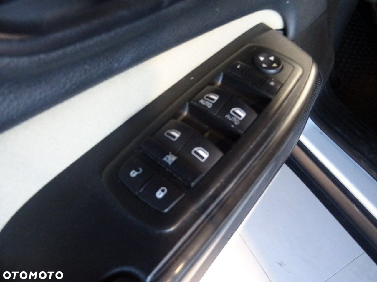 Jeep Cherokee - 11