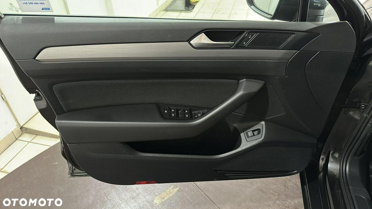 Volkswagen Passat - 12