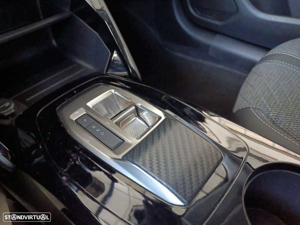 Peugeot 208 1.2 Hybrid Allure e-DCS6 - 19