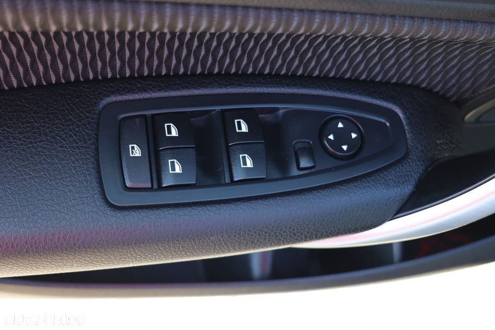 BMW Seria 1 118i Aut. - 32