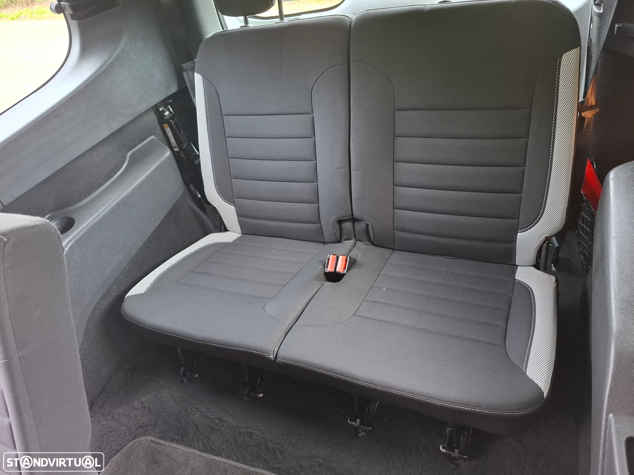 Dacia Lodgy 1.5 Blue dCi Stepway 7L - 13