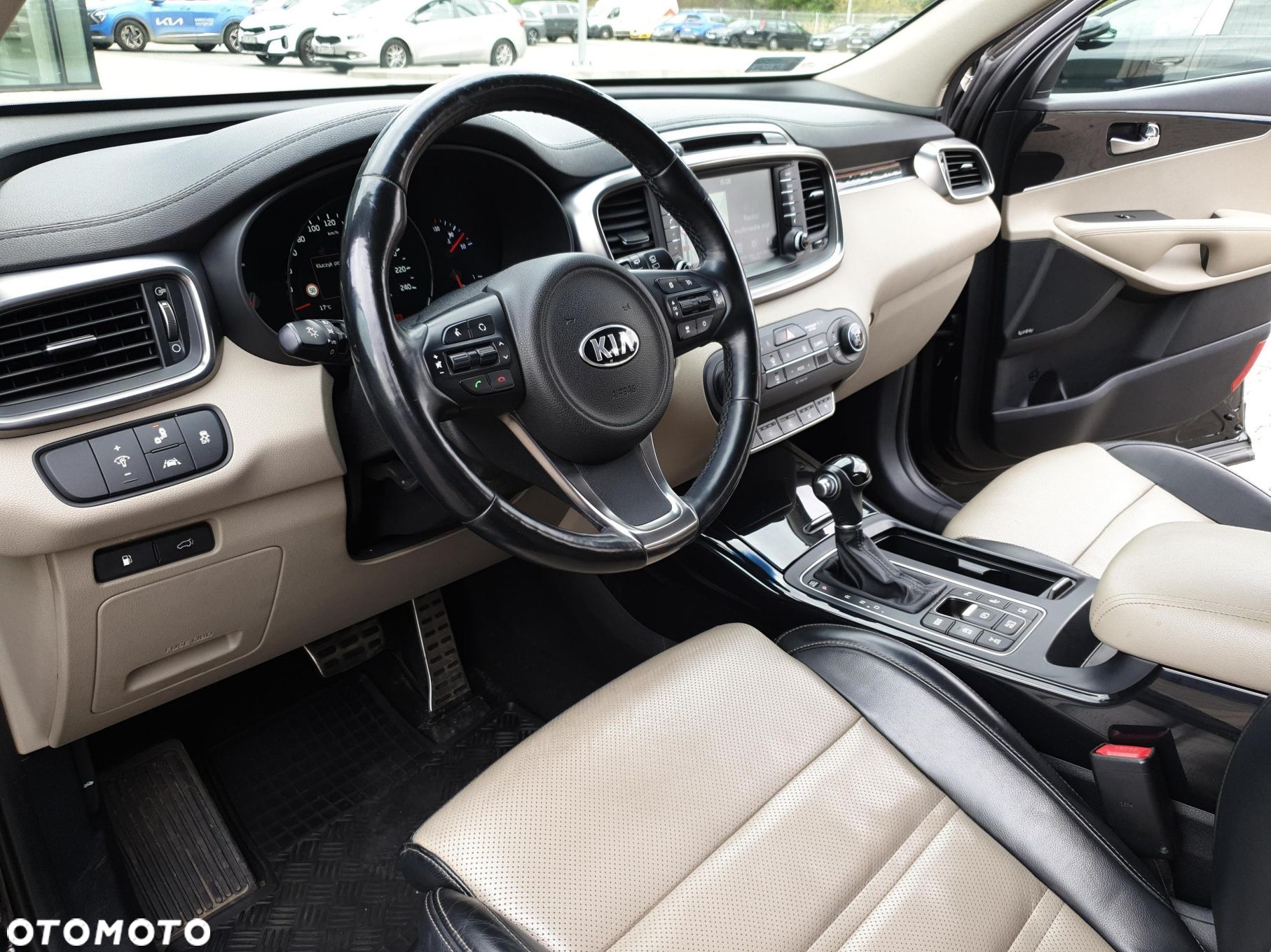 Kia Sorento - 10