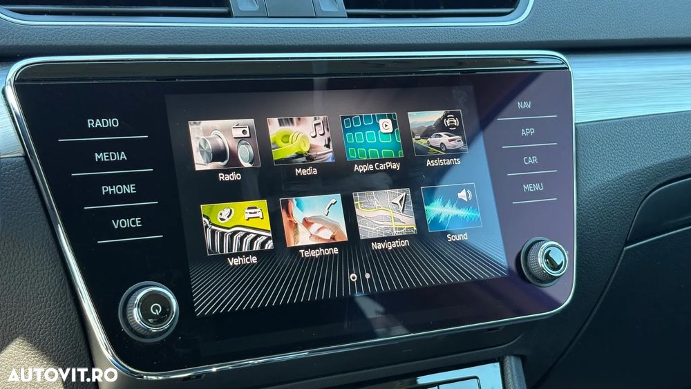 Skoda Superb 2.0 TDI DSG Ambition - 14