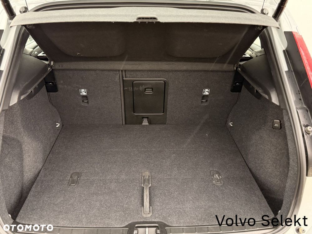 Volvo XC 40 - 25
