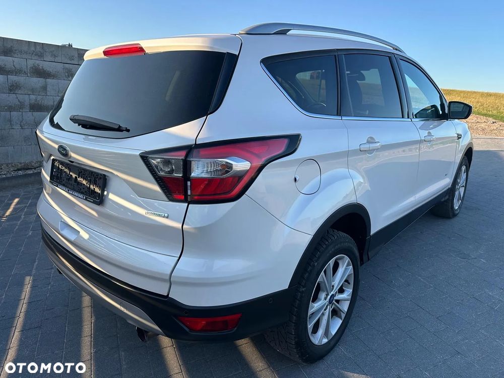 Ford Kuga 1.5 EcoBoost 4x4 Titanium - 4