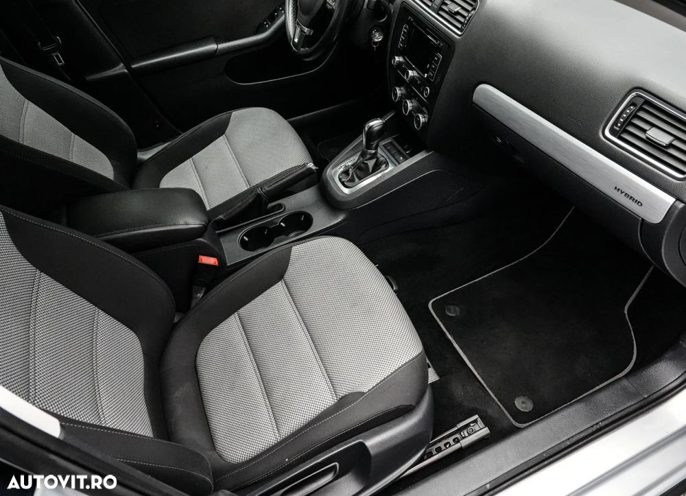 Volkswagen Jetta - 12