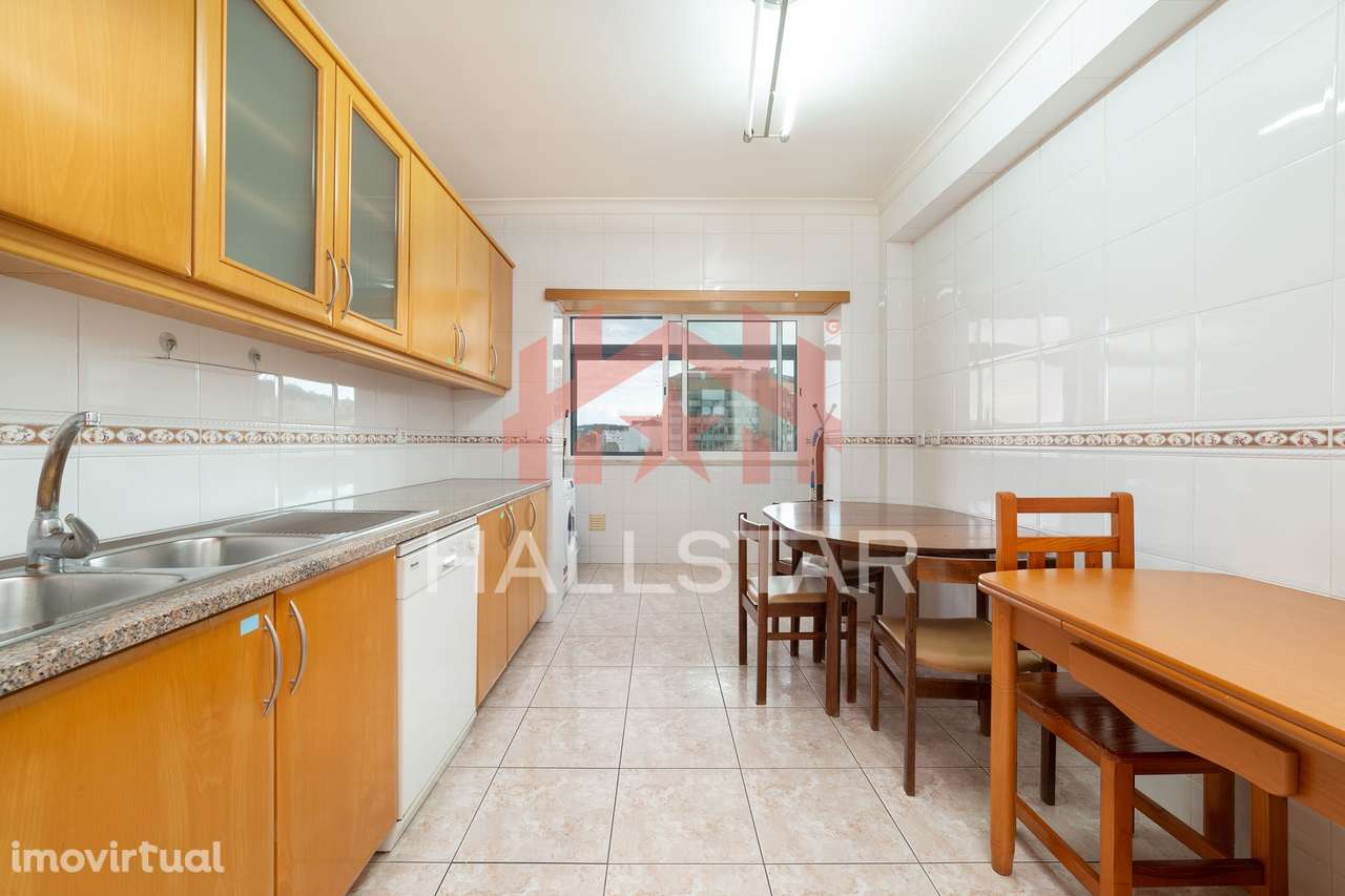 Apartamento T3 / Arrendamento / Cozinha Equipada / Rua Miguel Torga / - Grande imagem: 2/23