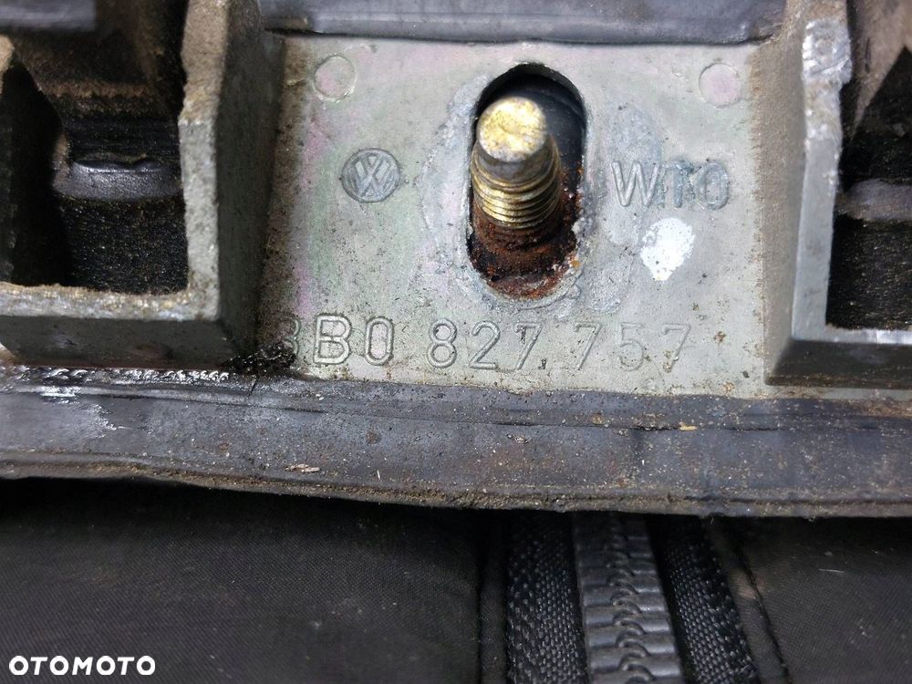 BLENDA KLAPY BAGAŻNIKA + KLAMKA ZAMEK PASSAT B5 SEDAN 3B5827505 - 6