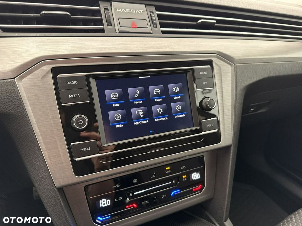 Volkswagen Passat - 25