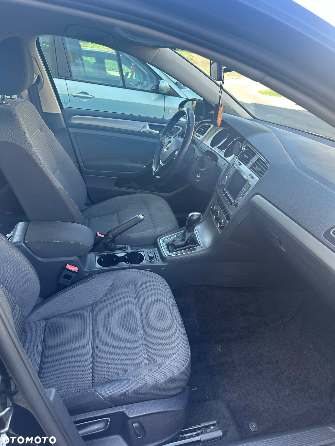 Volkswagen Golf - 11