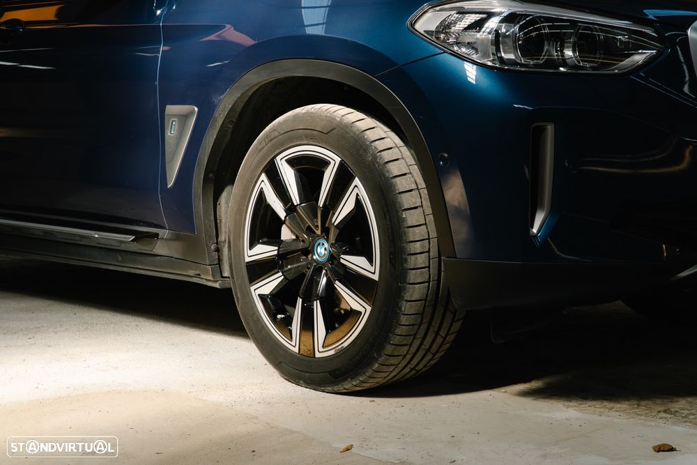 BMW iX3 - 9