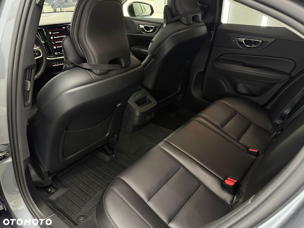 Volvo S60 T6 AWD Momentum Pro - 9