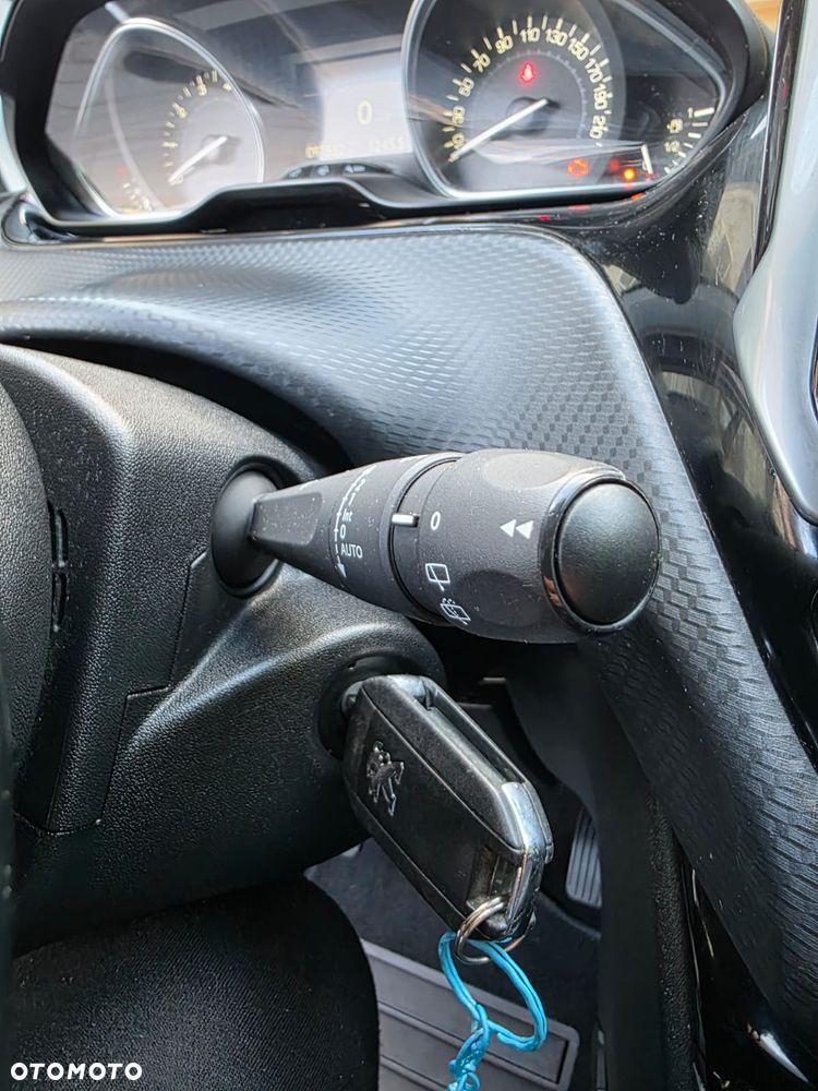Peugeot 2008 1.2 Pure Tech Allure S&S - 25
