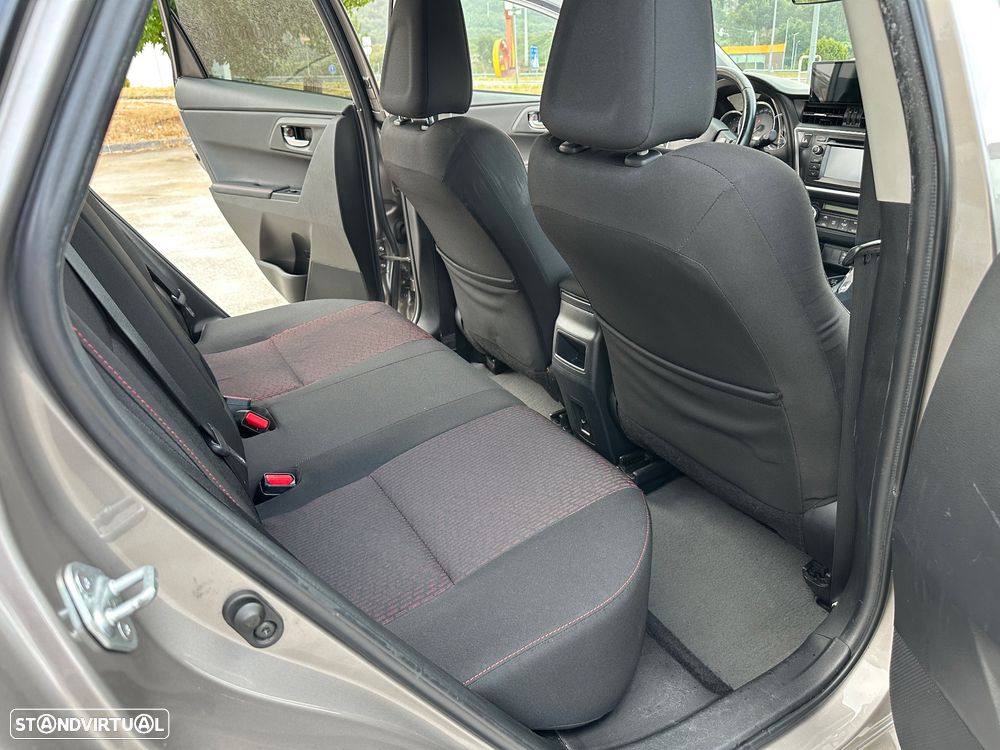 Toyota Auris Touring Sports 1.4 D-4D Com+P.Sport - 14