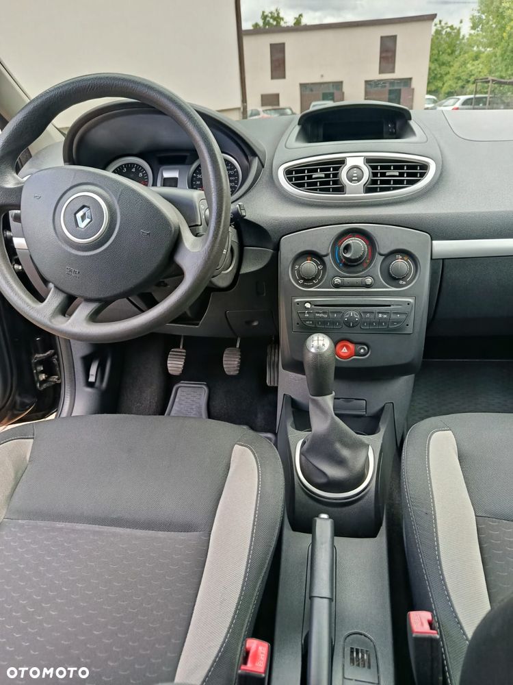 Renault Clio - 10