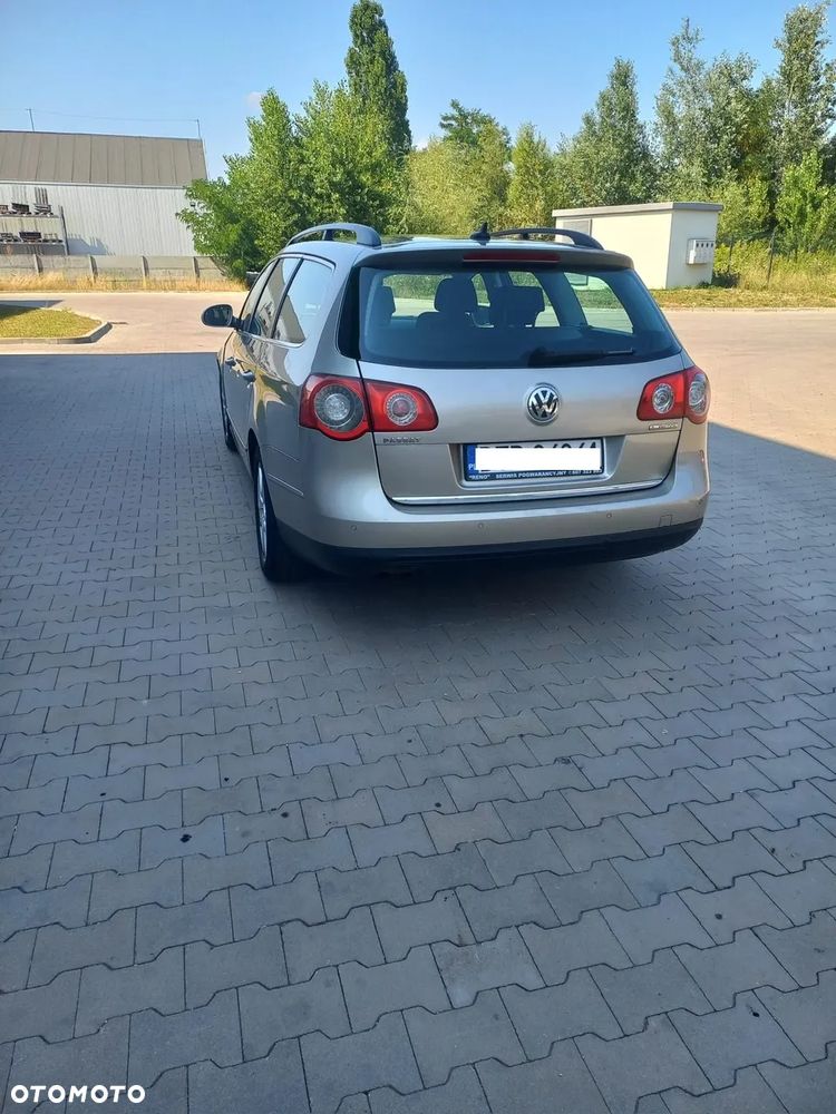 Volkswagen Passat 1.9 TDI DPF BlueMotion - 10
