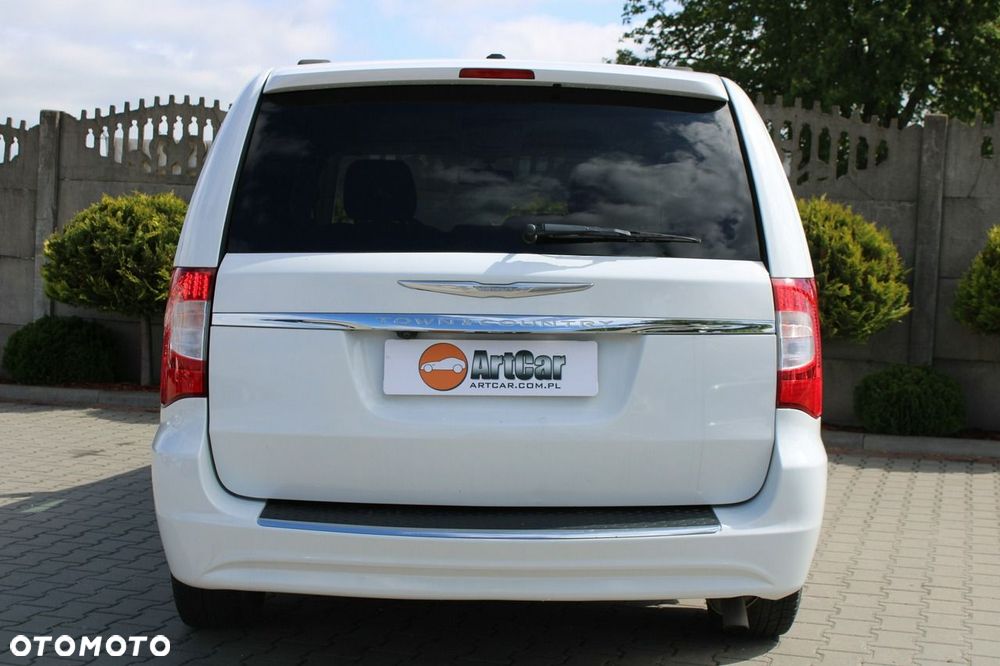Chrysler Town & Country - 8