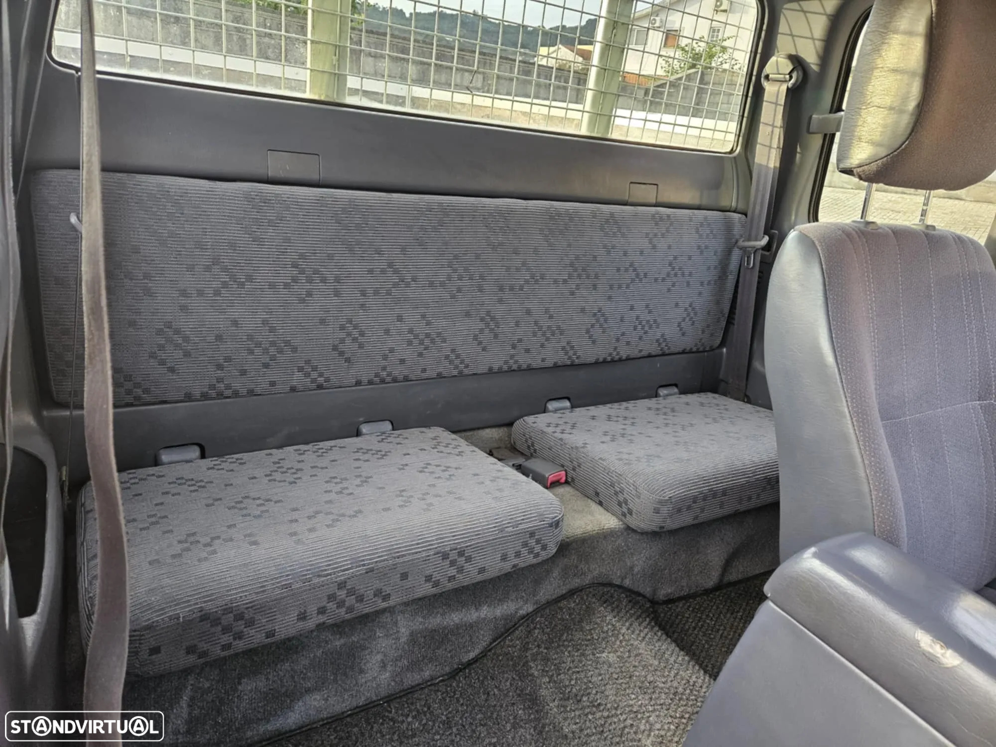 Toyota HILUX KDN 150 - 16