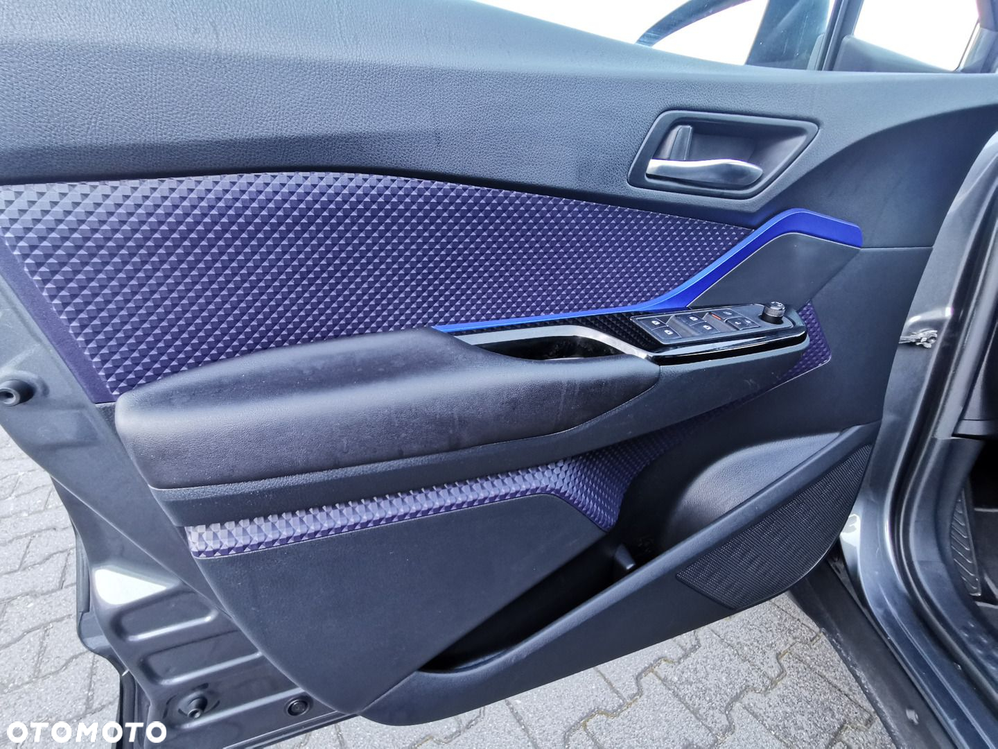Toyota C-HR 1.2 T Dynamic - 26
