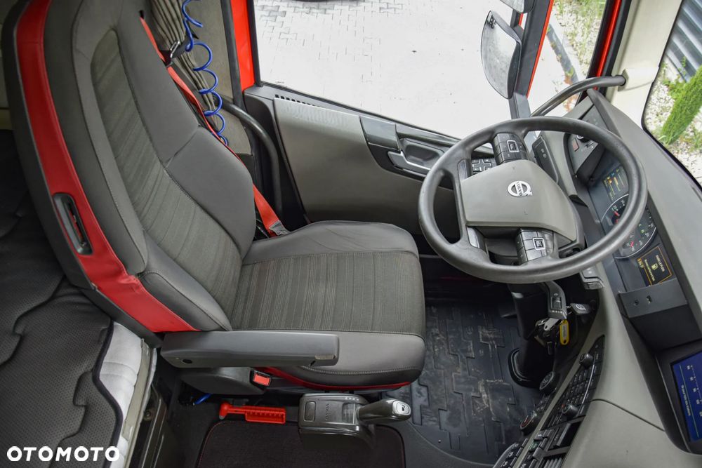 Volvo FH540 / 6x2 / EURO 6 / PUSHER / OŚ SKRĘTNA-PODNOSZONA / RETARDER / KLIMATYZACJA POSTOJOWA / NAWIGACJA / ACC / LEDY / 2 ZBIORNIKI PALIWA / ALUFELGI / SERWISOWANY / SPROWADZONY - 27