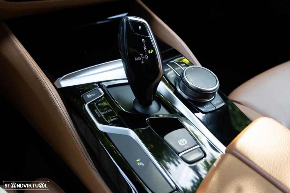 BMW 520 d Pack Desportivo M Auto - 23