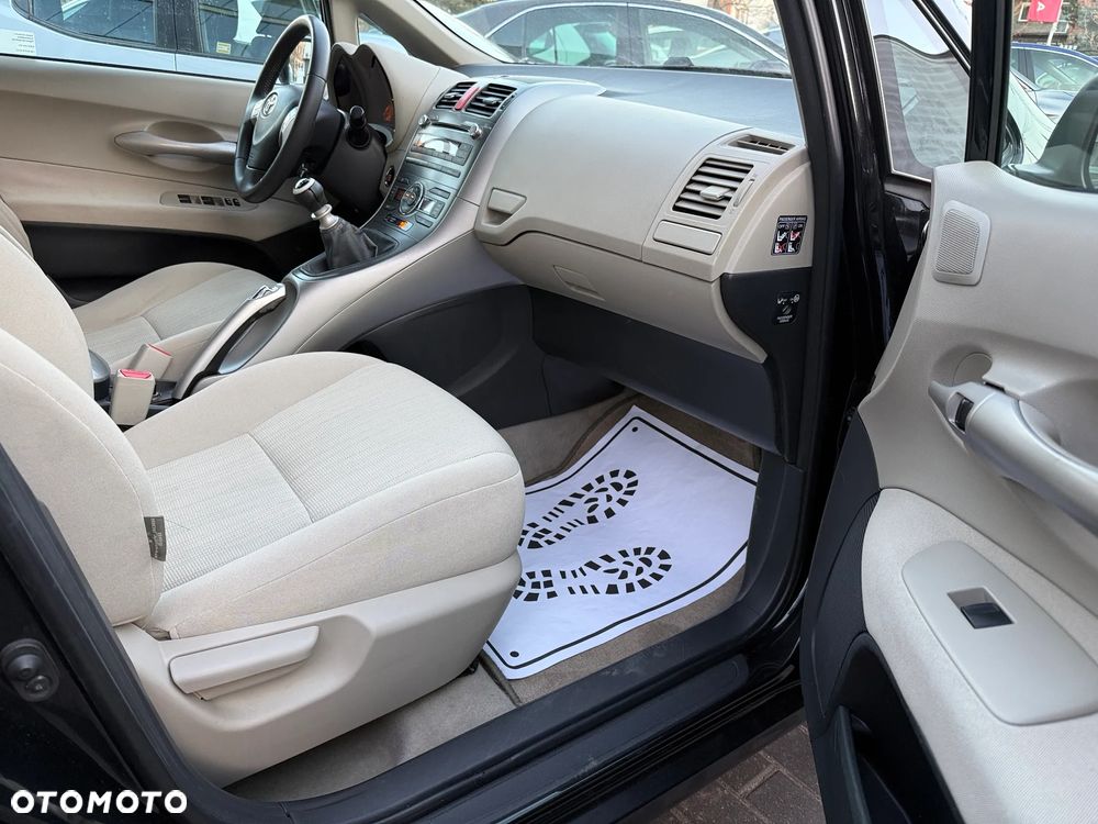 Toyota Auris 1.8 Premium - 13