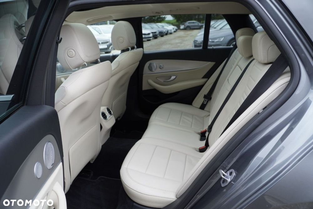Mercedes-Benz Klasa E 220 d 4Matic 9G-TRONIC Exclusive - 7