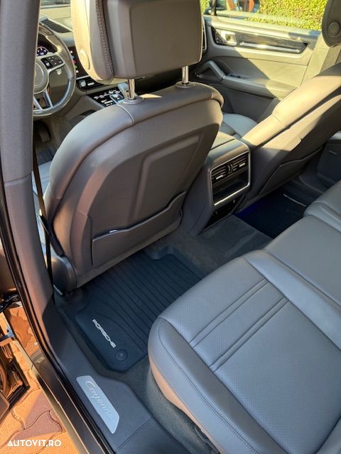 Porsche Cayenne - 10