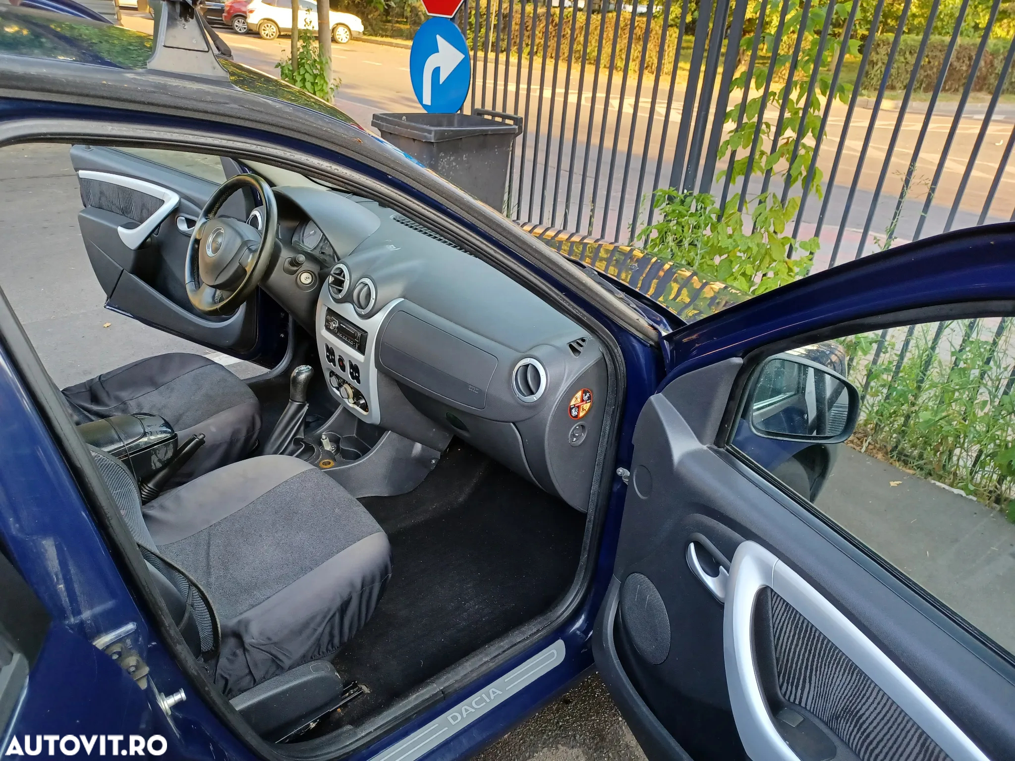 Dacia Logan 1.2 16V Laureate - 8