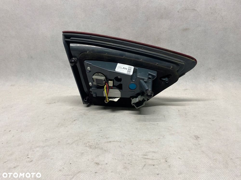 LAMPA PRAWA TYŁ W KLAPE FORD FUSION MK2 USA - 2