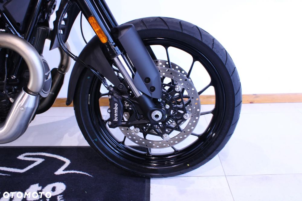 Moto Guzzi V85 - 33