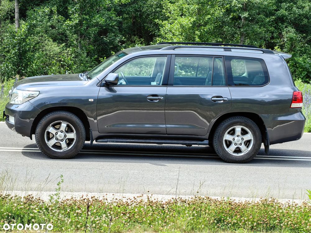 Toyota Land Cruiser - 4